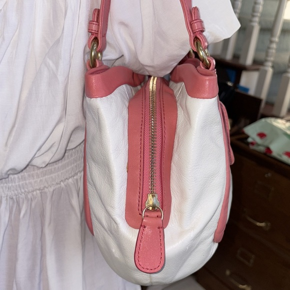 Coach 18601 Turnlock front pocket shoulder bag 3 compartment leather white/coral - Picture 6 of 17